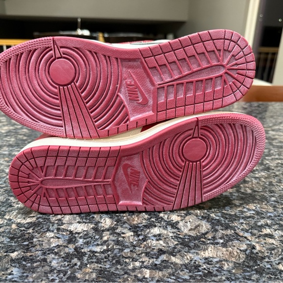 Jordan 1 Retro High Og Chicago Lost and Found - Picture 5 of 5